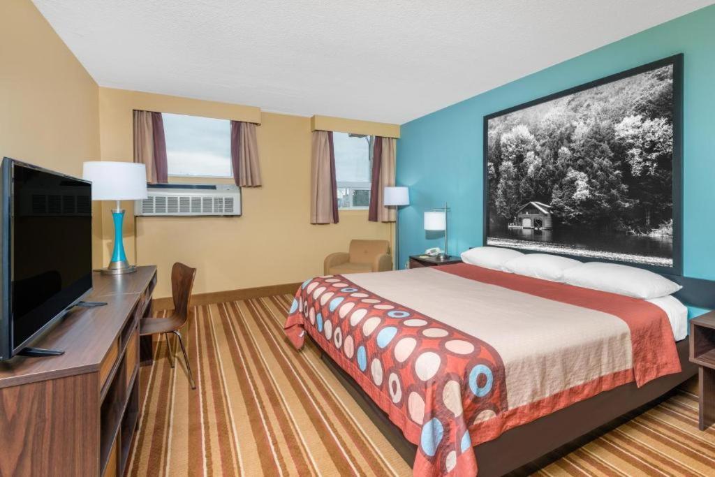 Super 8 By Wyndham Thunder Bay Motel Exterior photo